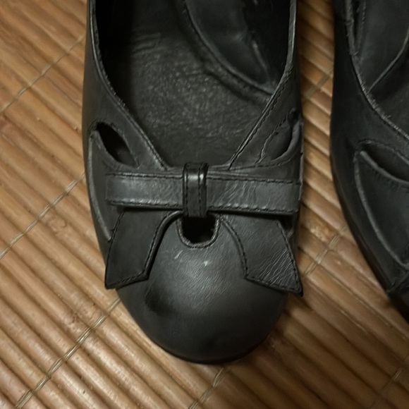 Restricted Leather heels with bows - Picture 4 of 9